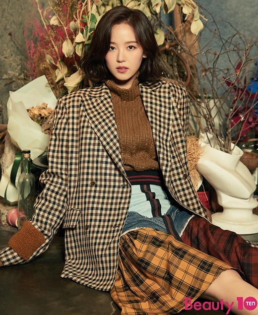 组图:韩女星姜汉娜登时尚杂志 笑容可爱梨涡超甜