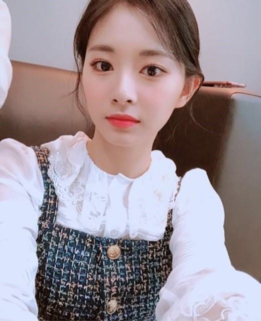 组图:twice周子瑜晒浓妆自拍照 庆祝进jyp六周年