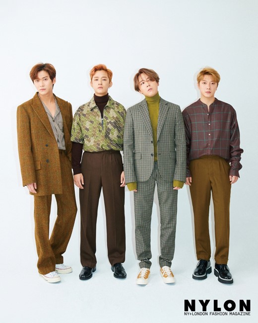 组图:ftisland拍时尚杂志写真 李洪基入伍前合体