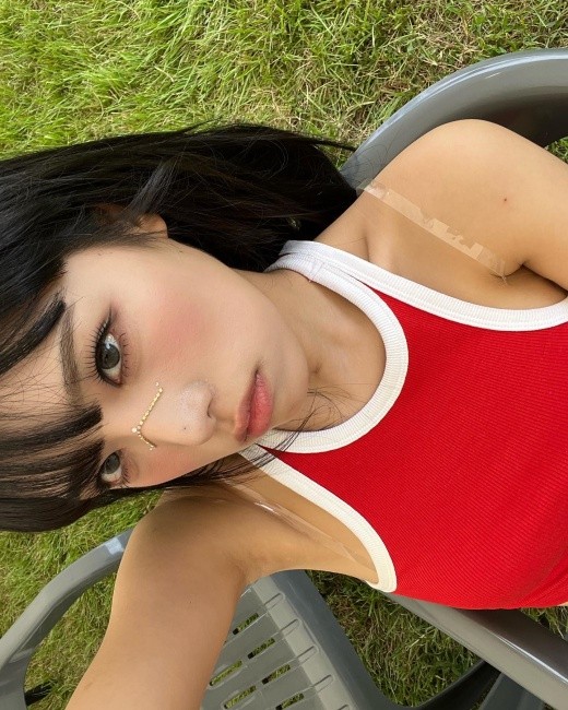 組圖：韓女星崔叡娜晒近照 穿紅色背心襯活力十足