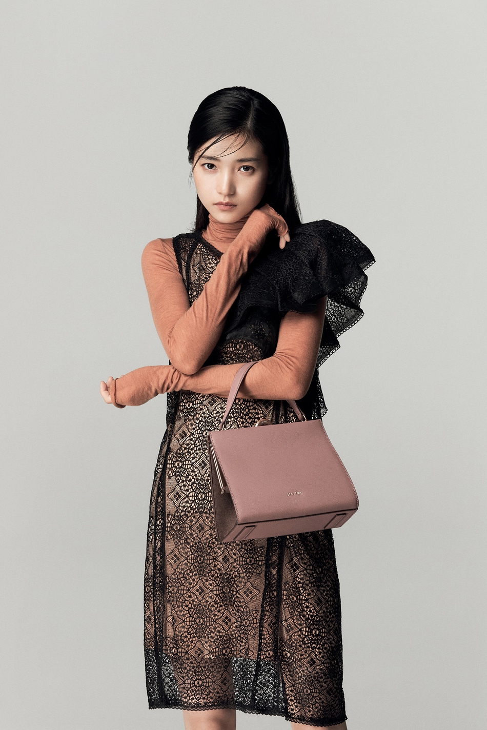 组图阳光先生金泰梨拍写真现代装气质干练