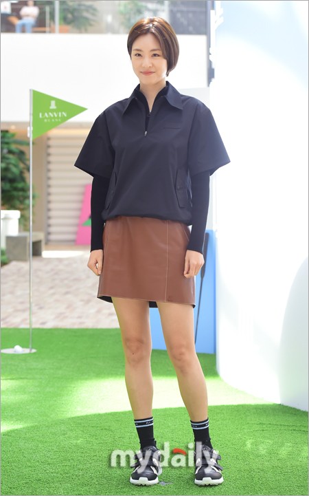 组图：韩女星李沇熹剪短发亮相 逆龄状态清纯惹人羡
