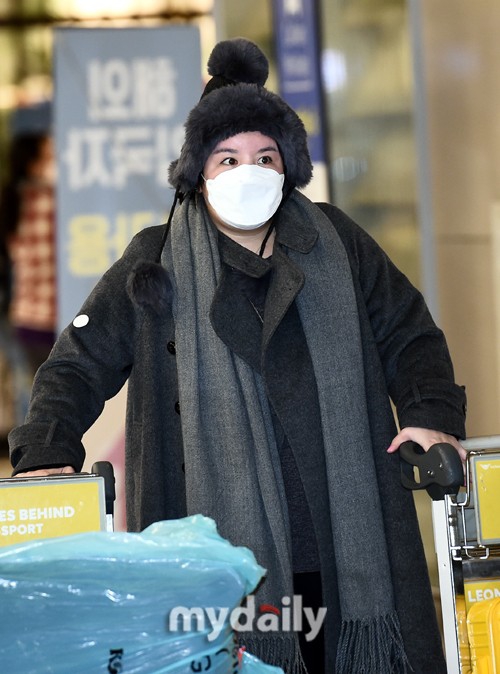 組圖：涉毒女星Amy被驅逐回韓國 攜名牌包發福胖到認不出