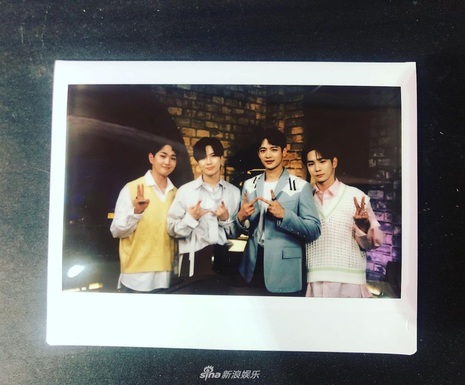 SHINee四成員慶祝出道13週年
