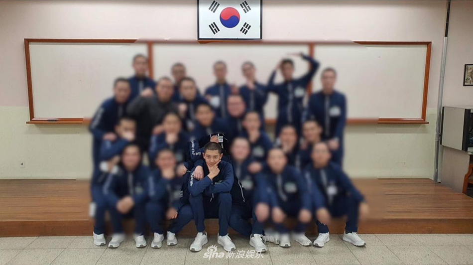 組圖：EXO樸燦烈軍營訓練照公開 平頭造型仍然帥氣