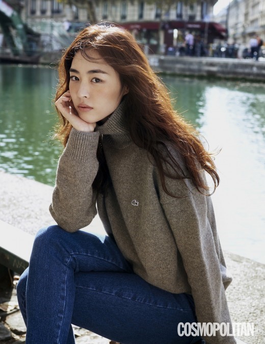 组图:韩女星李沇熹法国巴黎拍写真 街头绽放恬静笑容