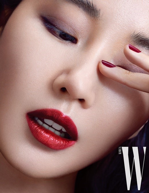 组图韩女星金莎朗登时尚杂志拍美妆写真成熟魅惑