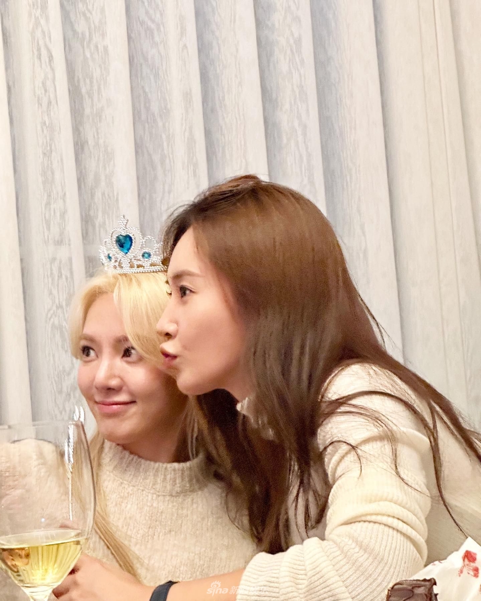 组图：少女时代成员为Yuri庆生 允儿秀英Tiffany孝渊出镜