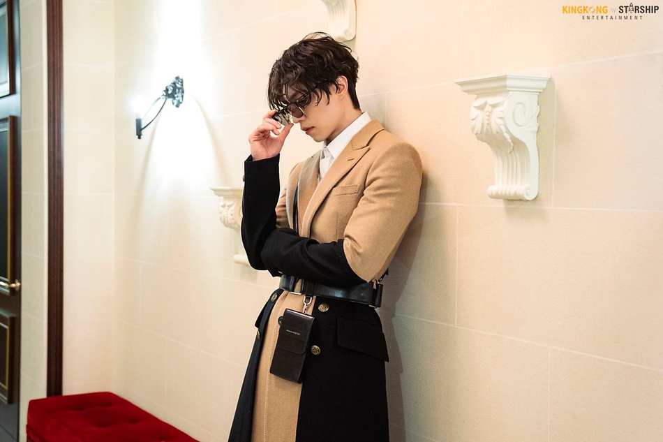 组图：李栋旭《GQ》大片海量花絮公开 帅气到尖叫
