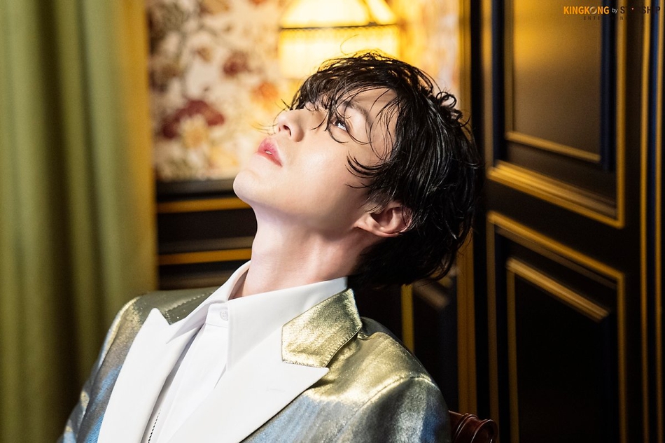 组图：李栋旭《GQ》大片海量花絮公开 帅气到尖叫