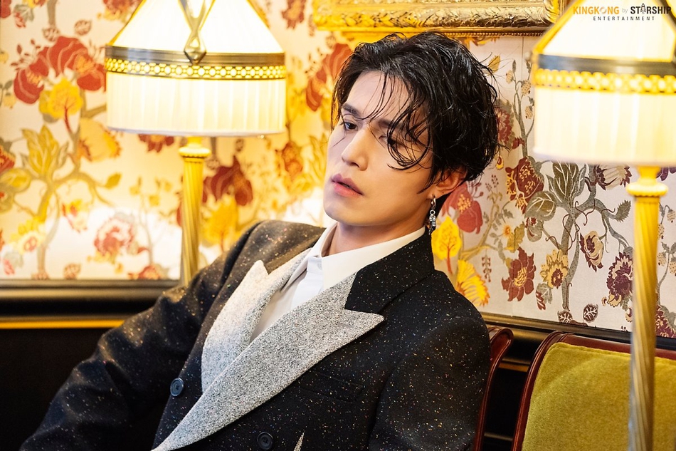 组图：李栋旭《GQ》大片海量花絮公开 帅气到尖叫
