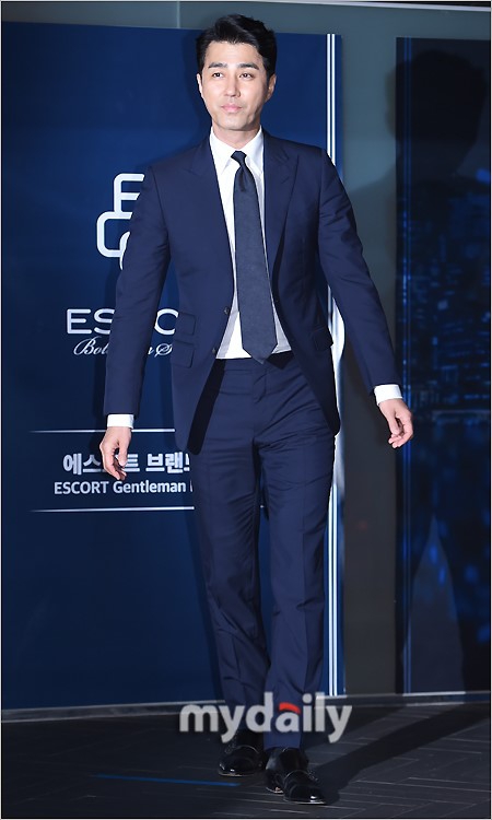 组图:韩艺人车胜元出席品牌活动 笔挺身材显型男魅力