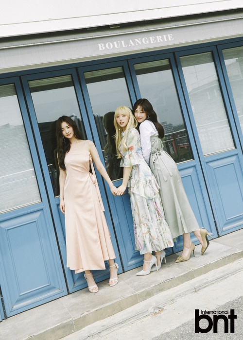 16 / 17 新浪娱乐讯 近日,韩国女团uni.