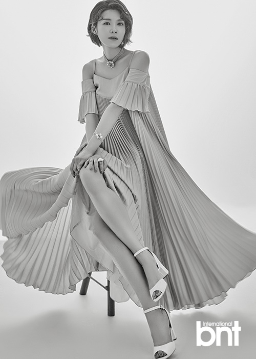 新浪娱乐讯 近日,韩国艺人张度妍携手bntnews拍摄了一组时尚写真.