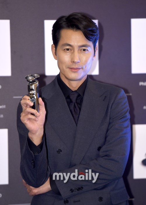 15】【明星】郑雨盛出席活动 西装展绅士熟男风范韩流星闻区韩剧社区