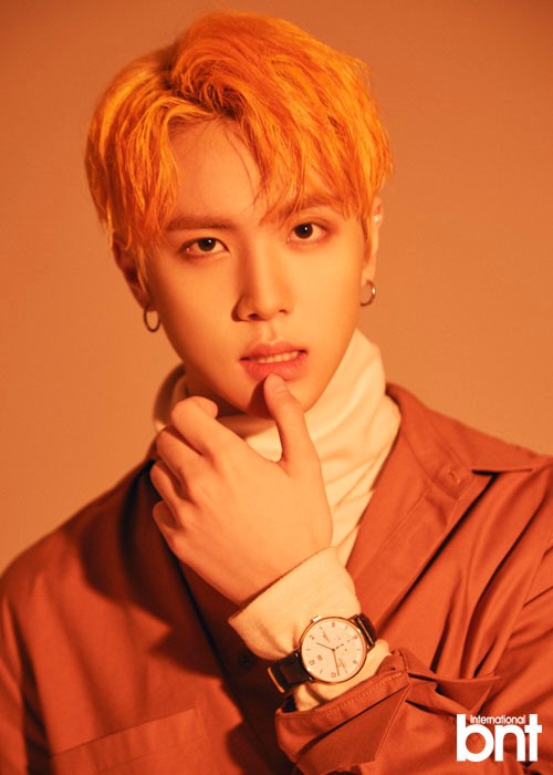 组图:金东汉最新杂志照公开 橘系发色凸显独特