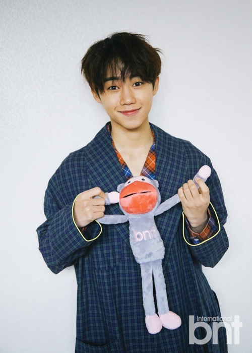 组图:韩星朴智彬拍写真 阳光笑容展少年美