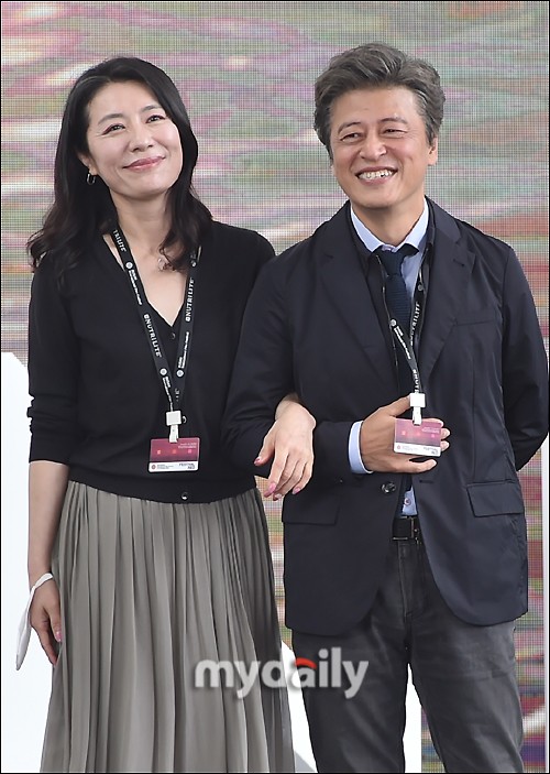 組圖：權海孝趙允熙釜山出席電影《在你面前》觀眾見面會