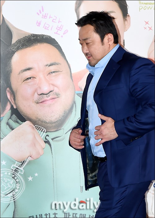 马东锡韩艺璃等出席新片《冠军》媒体试映
