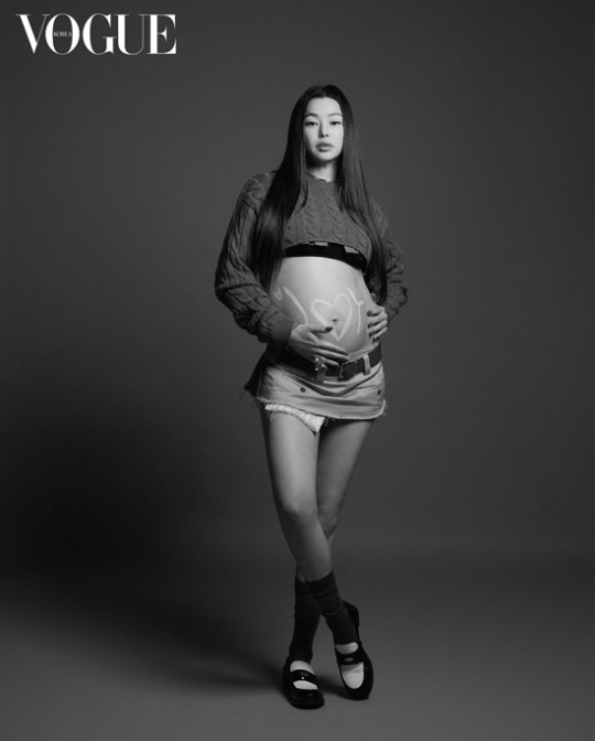 组图：李哈妮怀孕挺肚登《VOGUE》 预产期将至状态超辣