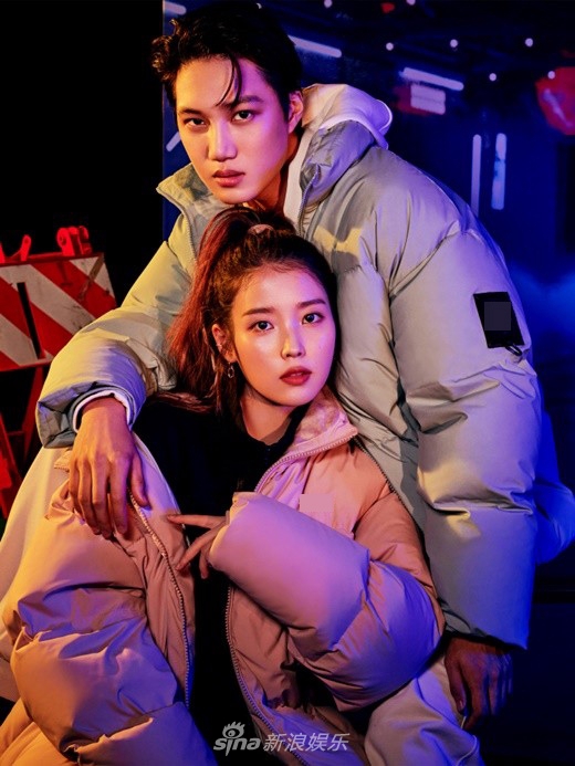 组图：IU与EXO金钟仁合体拍写真 俊男美女搭肩画面甜
