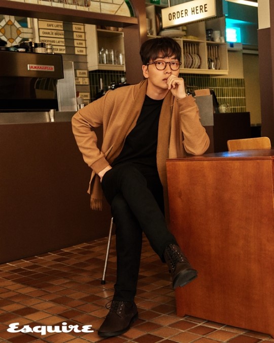 组图:《1988》李东辉拍时尚写真 娃娃鱼暖男魅力十足_高清图集_新浪网