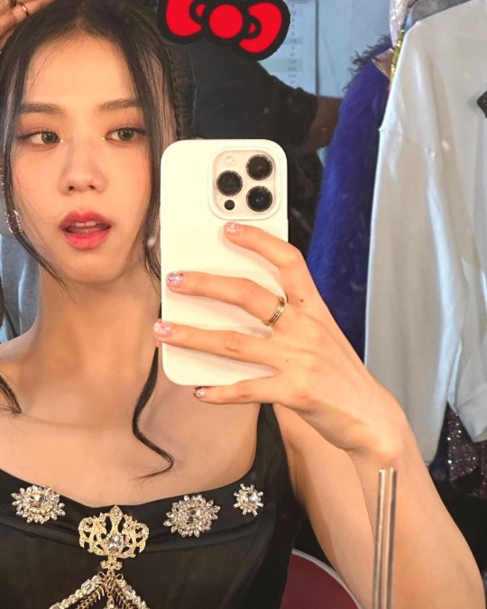 組圖：BLACKPINK金智秀髮自拍照 露脖子平息健康異常傳聞