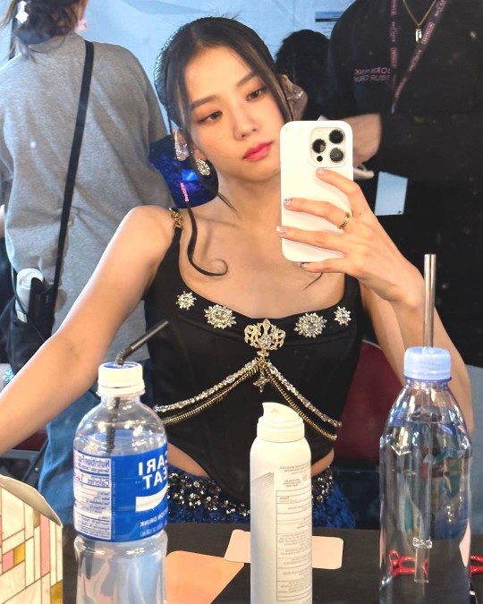 組圖：BLACKPINK金智秀髮自拍照 露脖子平息健康異常傳聞