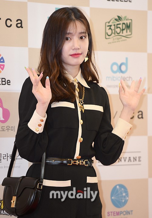 李侑菲