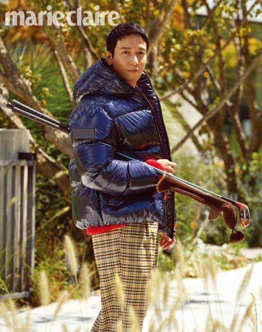 組圖：鄭容和穿羽絨服拍冬季宣傳照 剃平頭顯老成