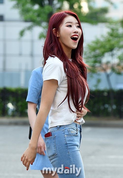 组图:韩团lovelyz亮相上班路 李美珠调皮挡住队友脸_高清图集_新浪网