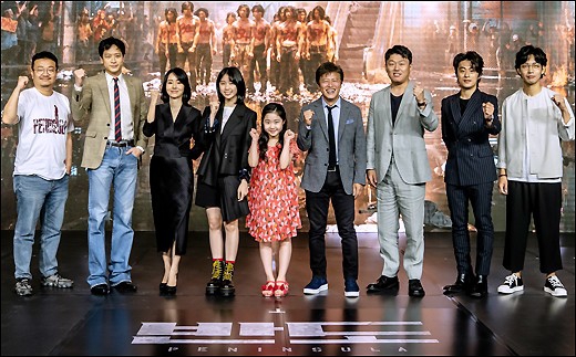 组图：《釜山行》续作《半岛》将映 姜栋元李贞贤合体宣传