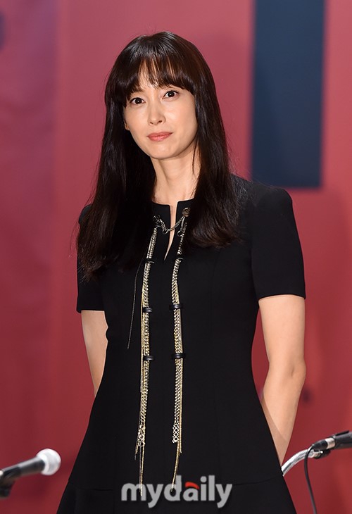 组图:元彬妻子李娜英出席釜山电影节发布会 主演电影为开幕片