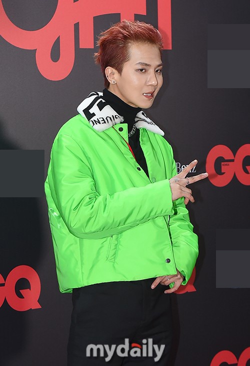 组图:winner宋旻浩荧光绿造型超抢眼 个性唇环嘻哈不羁