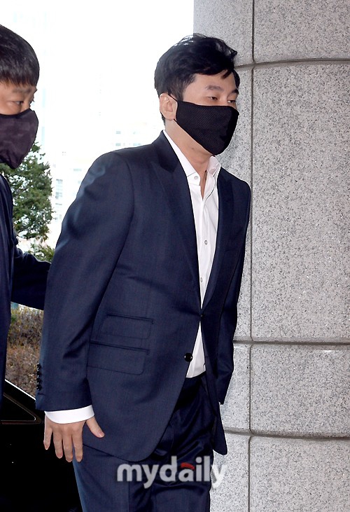組圖：YG娛樂原代表樑鉉錫出席庭審 被判處罰款9萬元