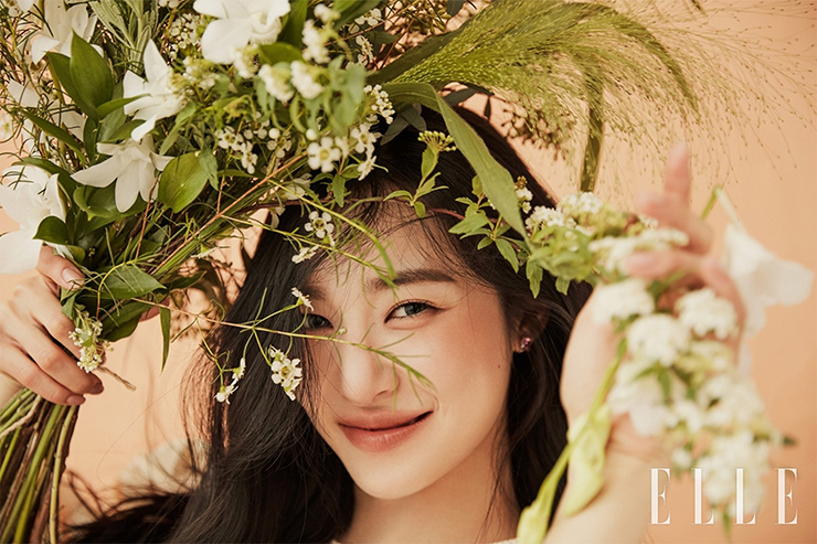組圖：少女時代Tiffany拍雜誌寫真 笑容甜美春日氣息濃