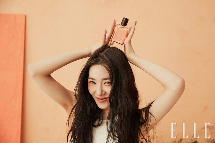 組圖：少女時代Tiffany拍雜誌寫真 笑容甜美春日氣息濃
