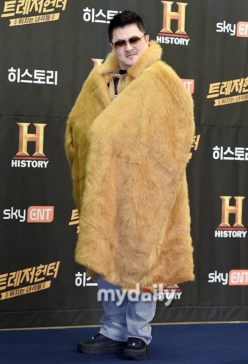 组图:韩综《宝藏猎人》发布会 defconn朴俊亨变寻宝人_高清图集_新浪