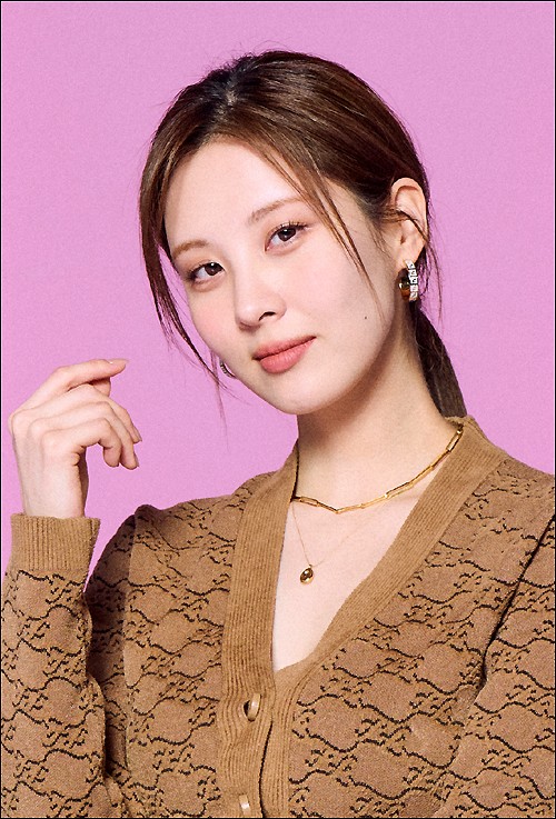 组图：少女时代徐贤宣传新片 露腰套装秀出完美长腿