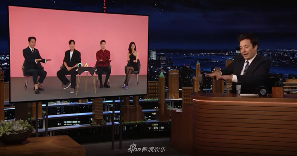 组图：《鱿鱼游戏》四主演亮相美国节目 晒合照感情亲密