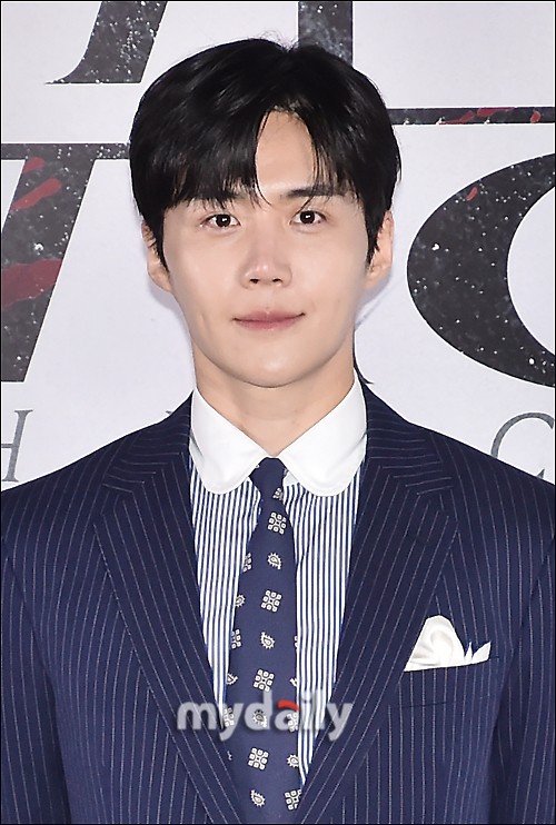 09】【影视】金宣虎复出宣传新片《贵公子》 西装造型亮相韩流星闻区