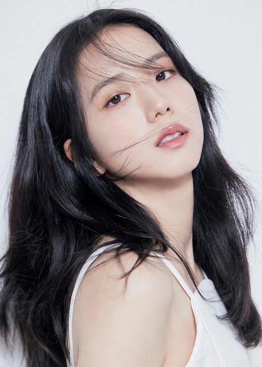 组图：BLACKPINK金智秀演员简历照公开 白衣纯美气质清秀