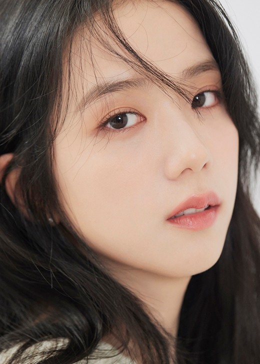 组图：BLACKPINK金智秀演员简历照公开 白衣纯美气质清秀