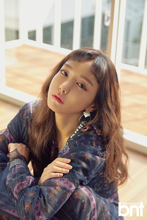 【2018.04.03】【明星】申素率拍写真 谈公开恋爱展现大方态度