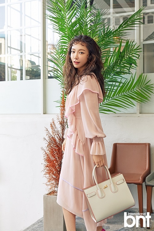 【2018.04.03】【明星】申素率拍写真 谈公开恋爱展现大方态度