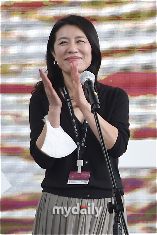 組圖：權海孝趙允熙釜山出席電影《在你面前》觀眾見面會