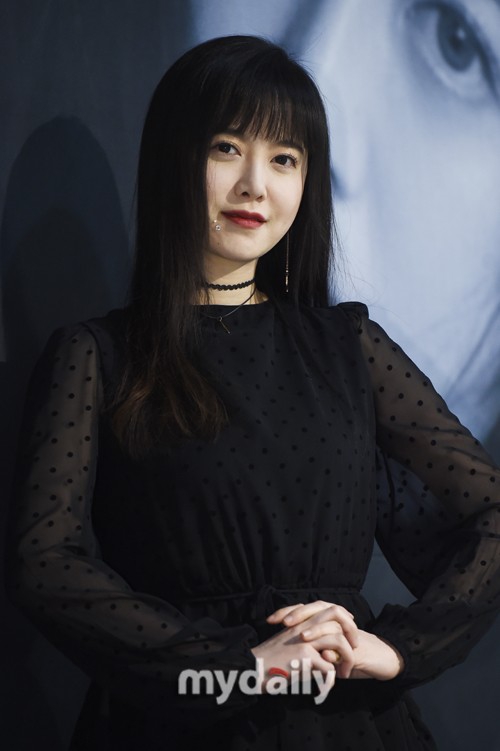 组图：具惠善亮相释出会 水钻贴嘴角妆容特别