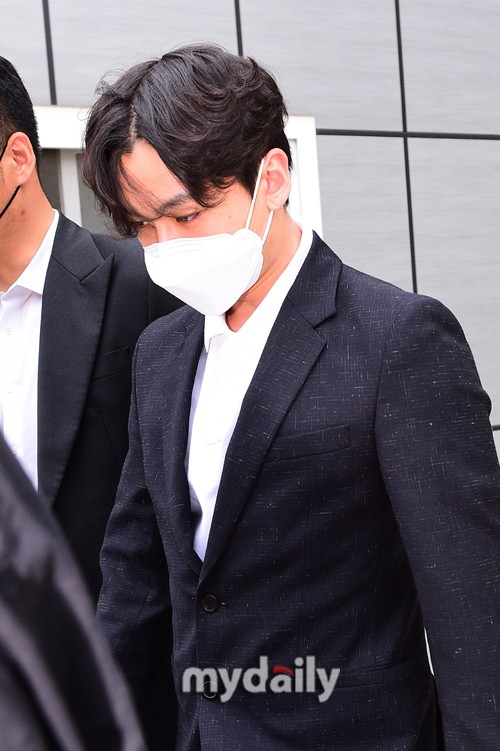 組圖：韓星鄭鎰勳出席吸毒案庭審 被檢方求刑四年