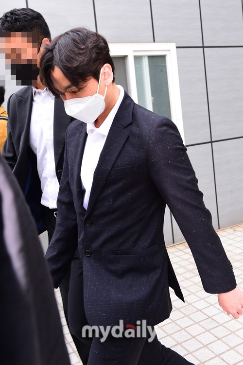 組圖：韓星鄭鎰勳出席吸毒案庭審 被檢方求刑四年