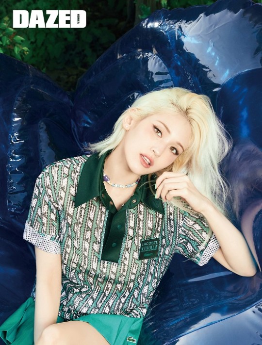 组图：Somi全昭弥拍夏日大片 活力四射动感少女